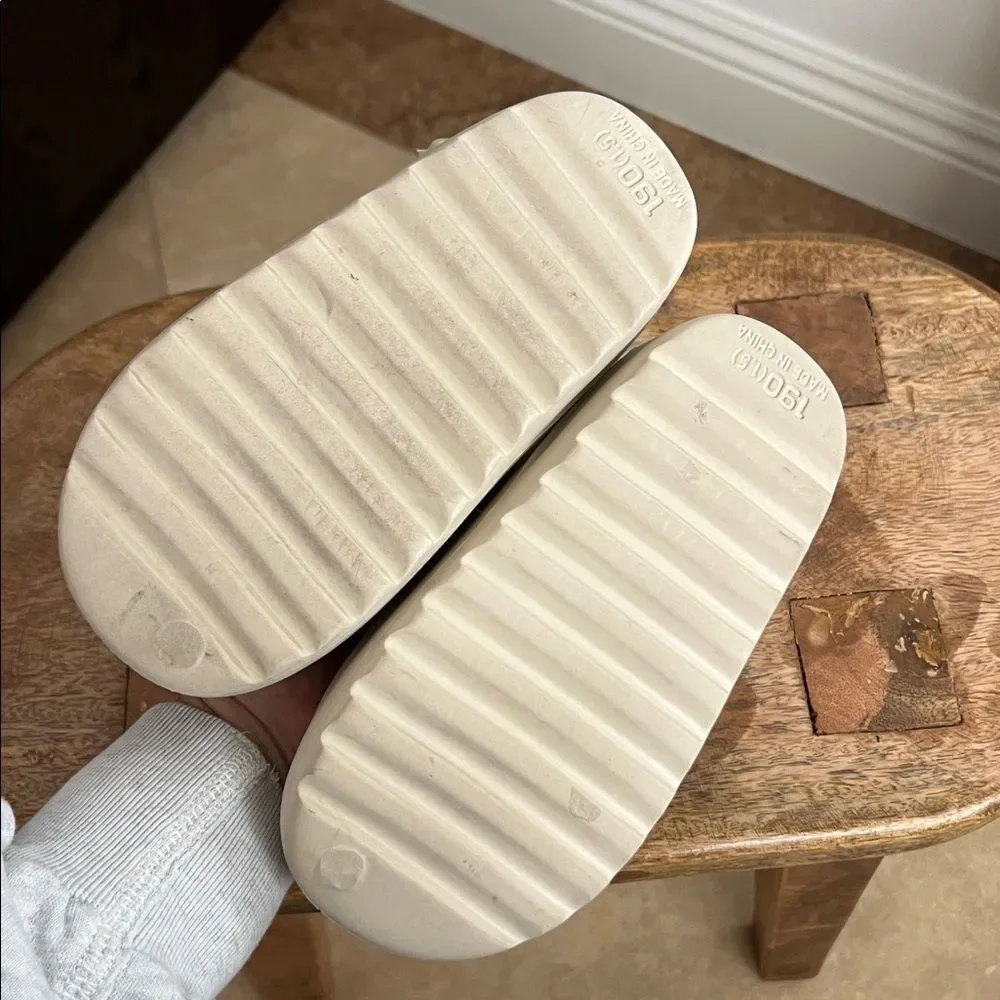 N/A stylish cream